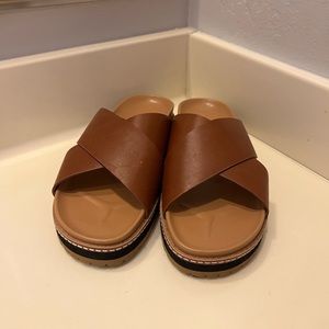 Madewell Lugsole Slide Sandals in English saddle